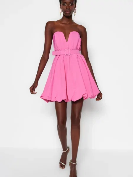 Sukienka koktajlowa Trendyol różowa
