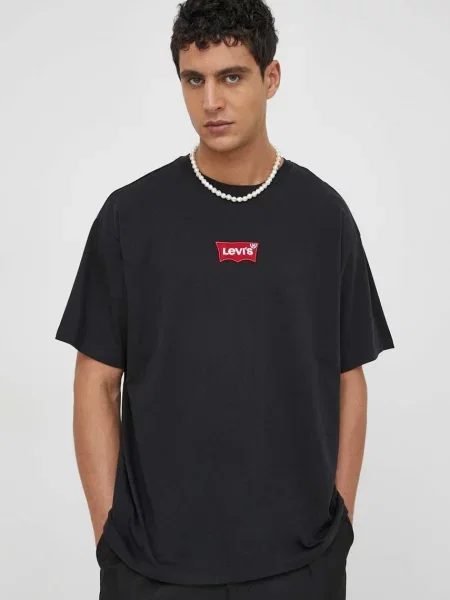 Тениска Levi's с апликация черно