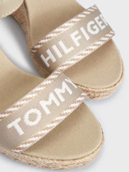 Босоножки Tommy Hilfiger на танкетке бежевые