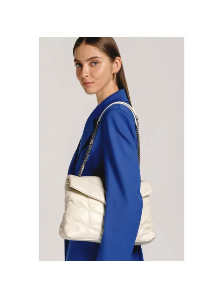 Сумка стьобана на ланцюжку шкіряна молочна Estro біла