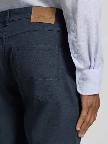 Jeansy o kroju slim fit w 5 kieszeni Christian Berg Men granatowe