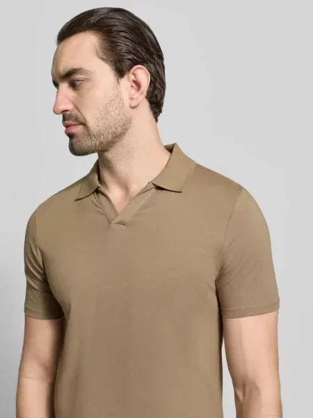 Koszulka polo o kroju slim fit z dekoltem w serek Lindbergh beżowe