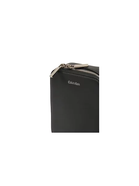 Calvin Klein Torbica za okrog pasu Ck Sleek Reporter Xs črna