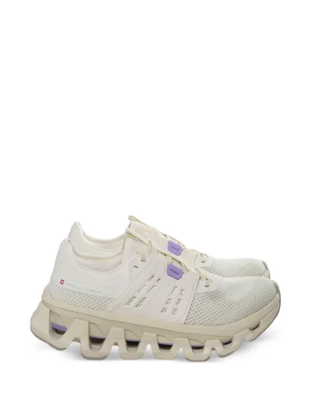 Sneakerși On