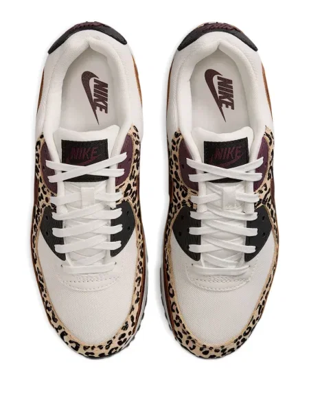 Pantaloni scurți Nike cu imagine cu model leopard maro