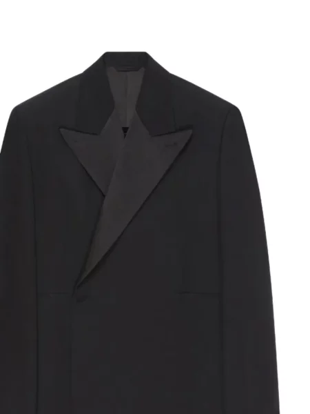 Costum Givenchy din satin cu rever negru