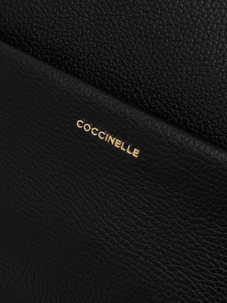 Кожаный однотонный большой рюкзак Coccinelle черный