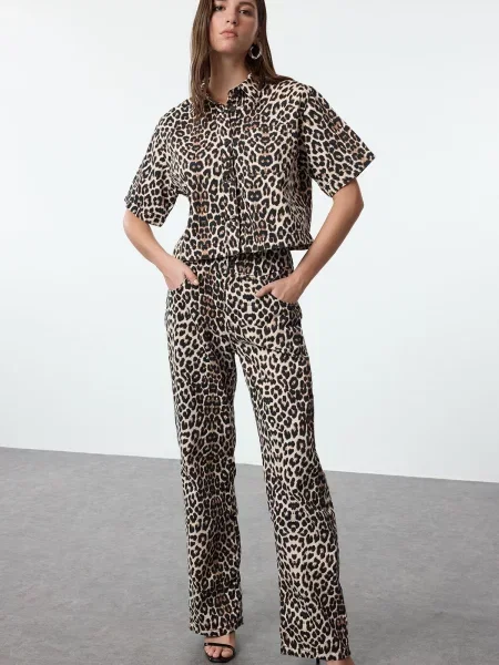 Blugi Trendyol cu talie înaltă cu model leopard