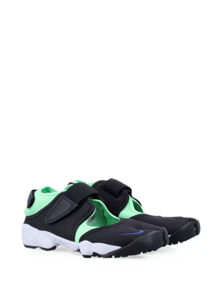 Φλοράλ μπλούζα Nike με απλικέ με ψηλή μέση μαύρο