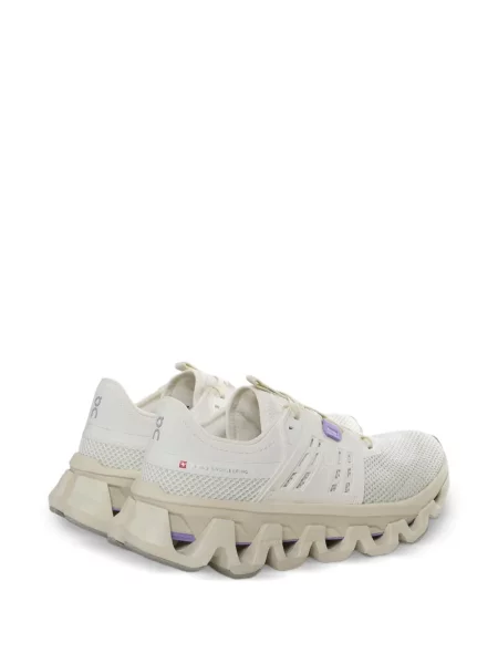 Sneakerși On