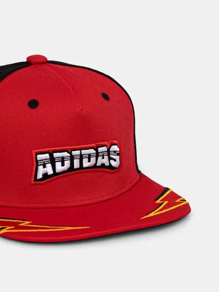 Кепка adidas Originals FLATBRIM CAP з аплікацією червоний