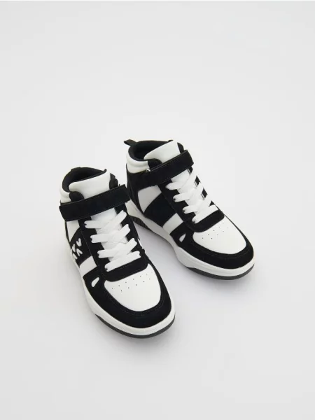 Кроссовки Reserved белые