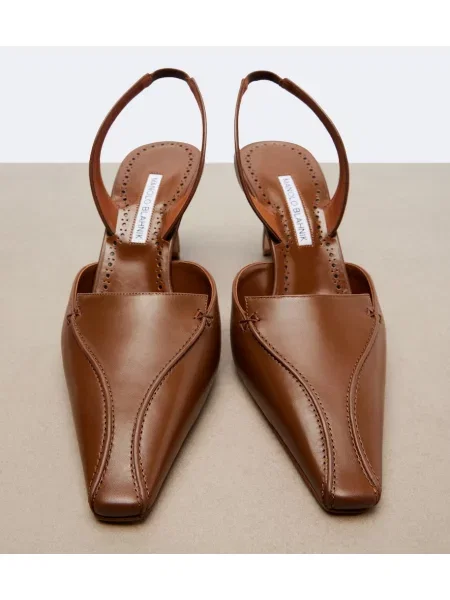 Pantofi cu toc Manolo Blahnik din piele slingback maro