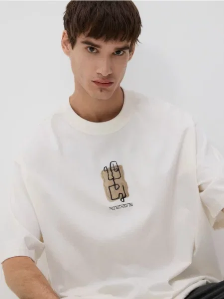 Reserved T-shirt boxy z nadrukiem na plecach beżowy