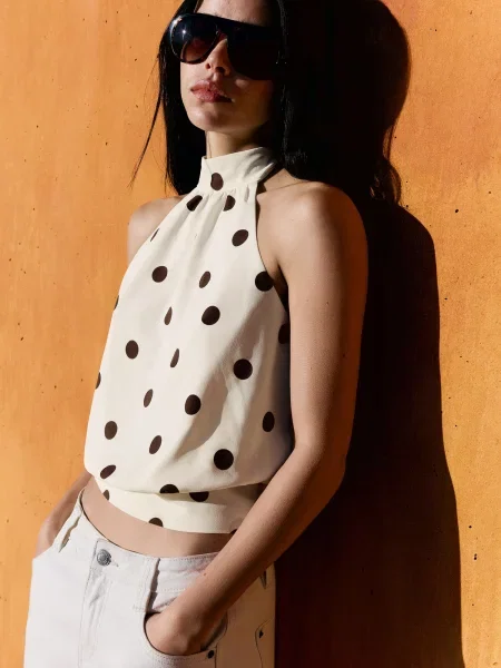 Bershka Top deschis / maro închis bej