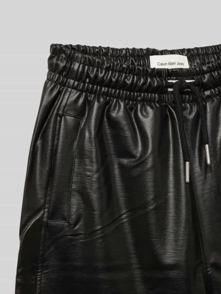 Spodnie z szeroką nogawką z imitacji skóry Calvin Klein Jeans czarne