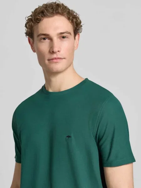 T-shirt w kroju regular fit z haftowanym logo Fynch-hatton