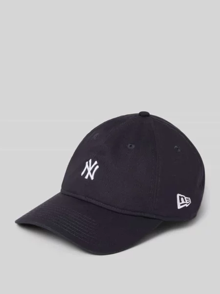 Czapka z daszkiem z wyhaftowanym logo New Era granatowa