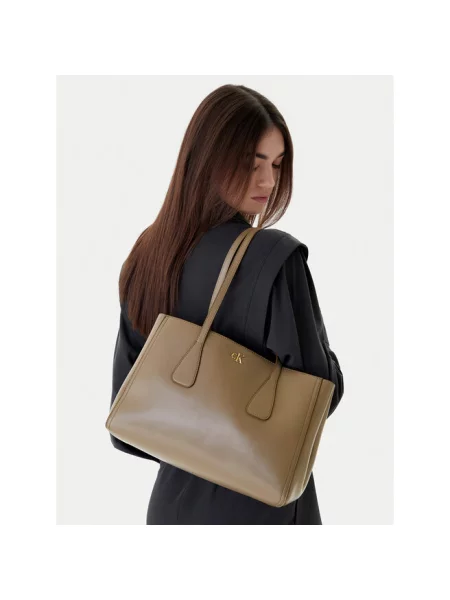 Torba tote z detalem z logo Ck Calvin Klein beżowa