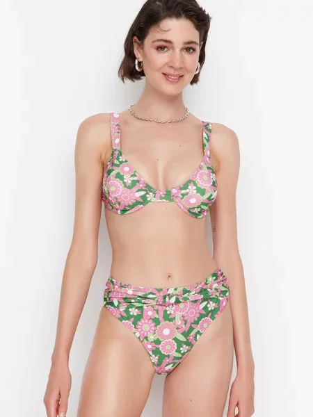 Bikini Trendyol w kwiatki z nadrukiem różowe