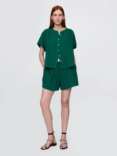Pantaloni scurți Gap din muselină verde
