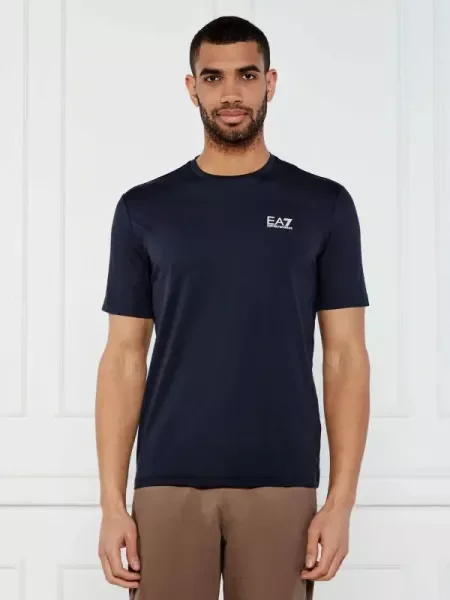 Tricou
