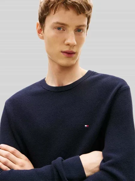 Sweter z dzianiny o kroju regular fit z czystej bawełny Tommy Hilfiger granatowy