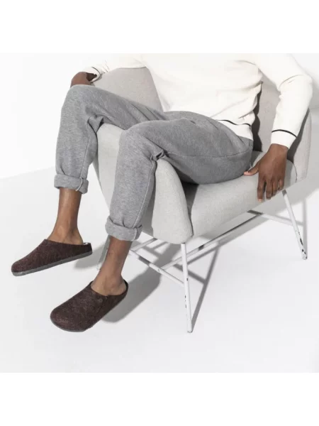 Klapki Birkenstock z owczej skóry brązowe