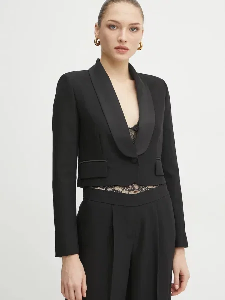 Ermanno Scervino sacou un singur rand de neted negru