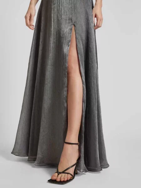 Sukienka wieczorowa z głębokim dekoltem w serek Luxuar Fashion