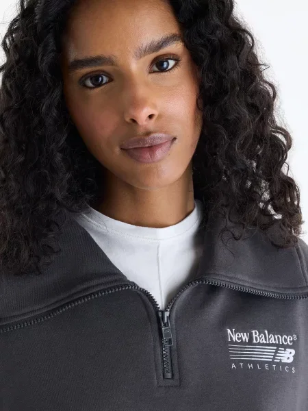 Свитер New Balance черный