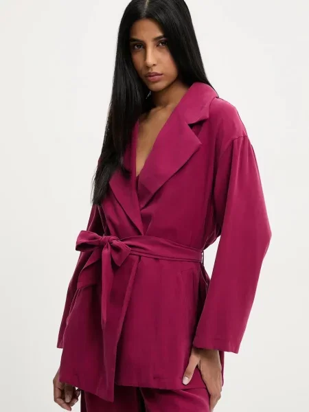 Сако Answear Lab с уголемена кройка с изчистен дизайн бордо