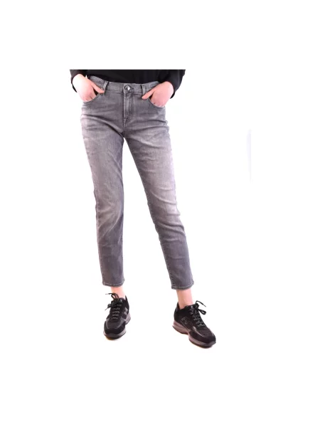 Jeansy Jacob Cohen o krotszym kroju