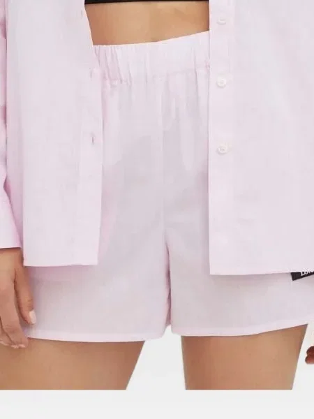 Pantaloni scurți Lovechild de in roz