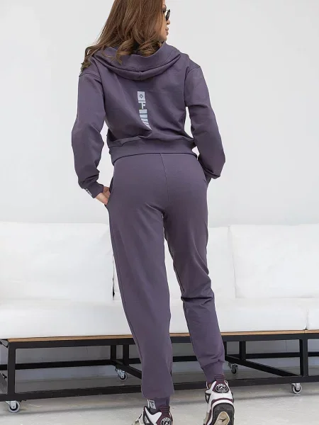 Женский спортивный костюм с капюшоном