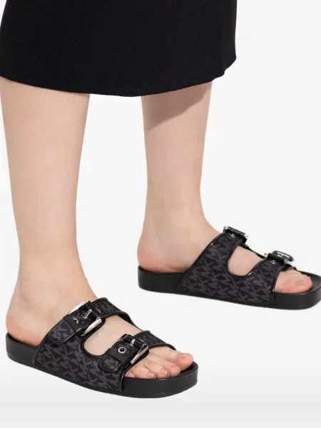 Papuci Michael Michael Kors cu cataramă din piele maro