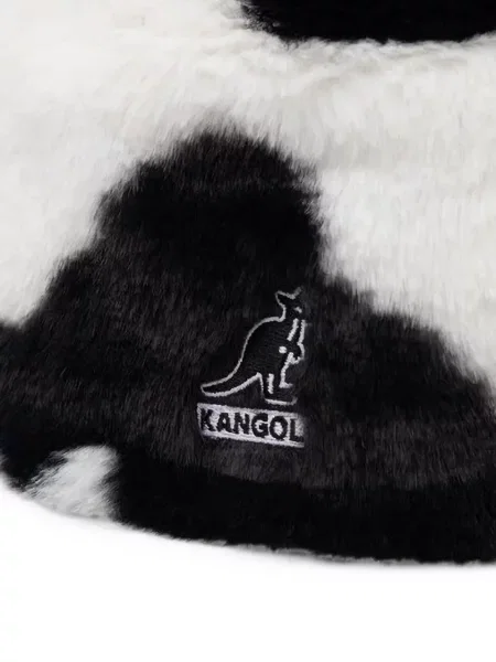 Pălărie Kangol cu imagine cu blană negru