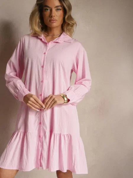 Koszulowa Sukienka z Wiskozą Zakończona Falbanką Tirzedi różowa