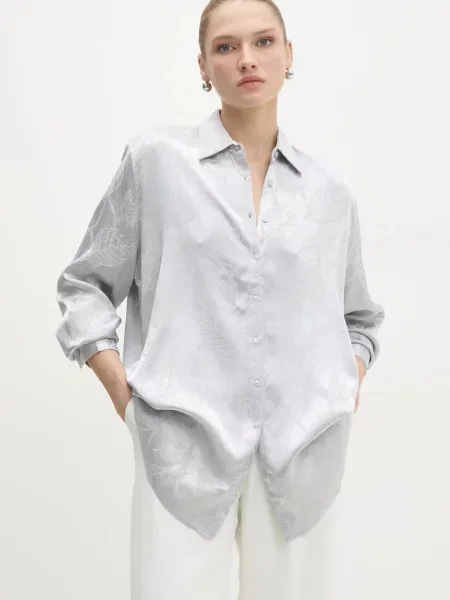 Риза Answear Lab дамска със свободна кройка с класическа яка сребристо