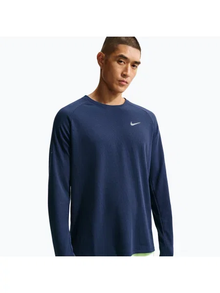 Спортивна футболка Nike темно-синя