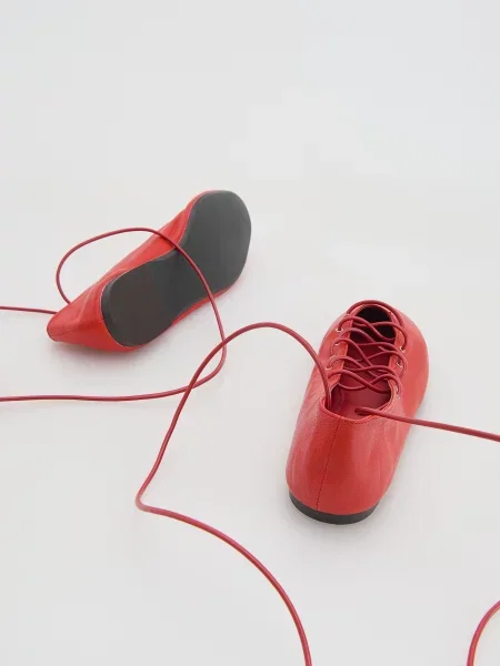 Кожаные балетки Reserved красные