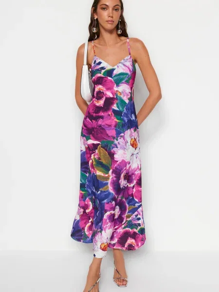 Satynowa sukienka midi Trendyol z nadrukiem niebieska