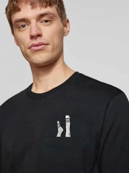 T-shirt z kieszenią na piersi czarna
