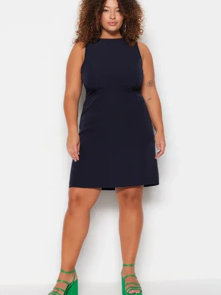 Obleka Trendyol a-linija črna