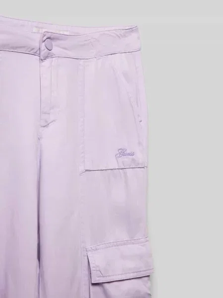 Spodnie cargo o kroju baggy fit z wyhaftowanymi logo Guess