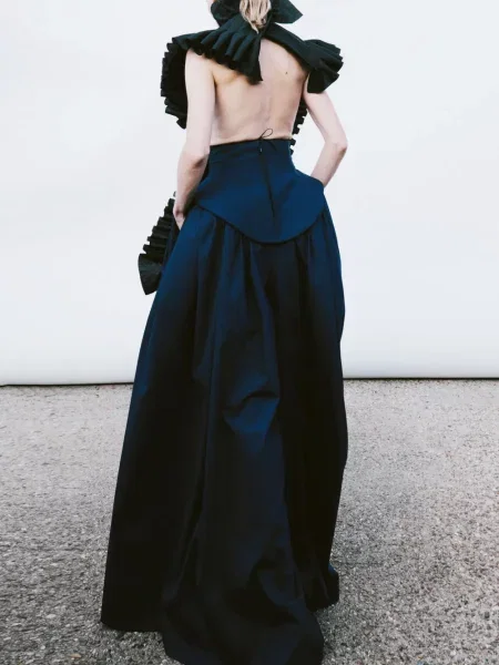 Топ A.w.a.k.e. Mode с волани черно