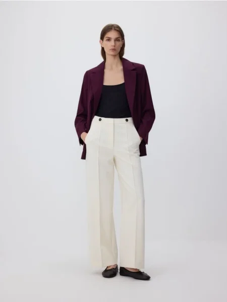 Reserved Pantaloni la dungă crem