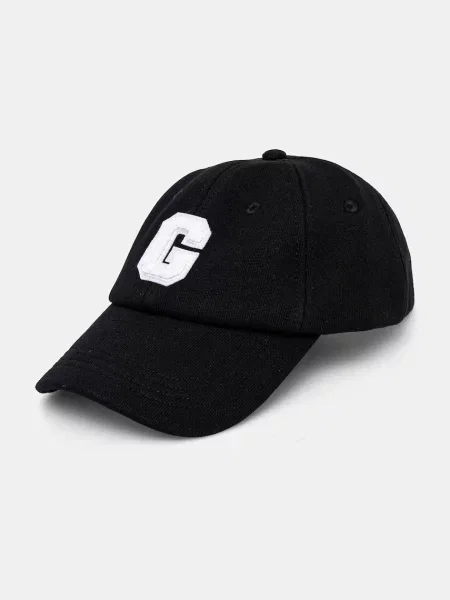 Шапка с козирка Guess с апликация черно