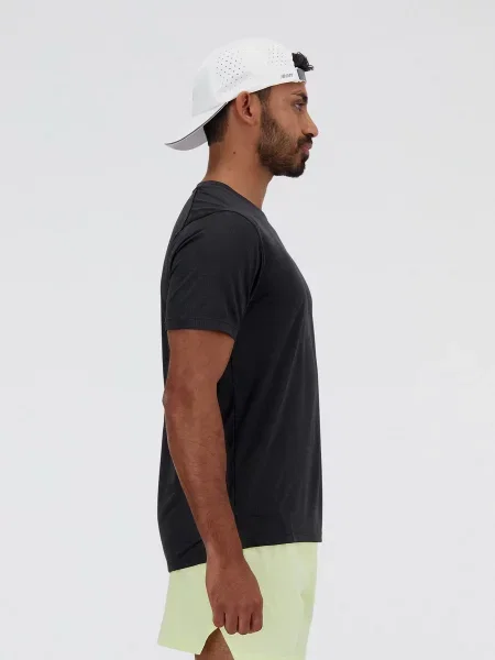 Спортивная футболка New Balance черная