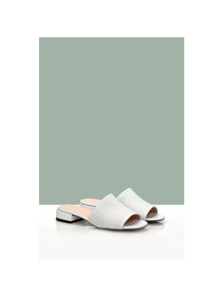 Шлепанцы Estro белые